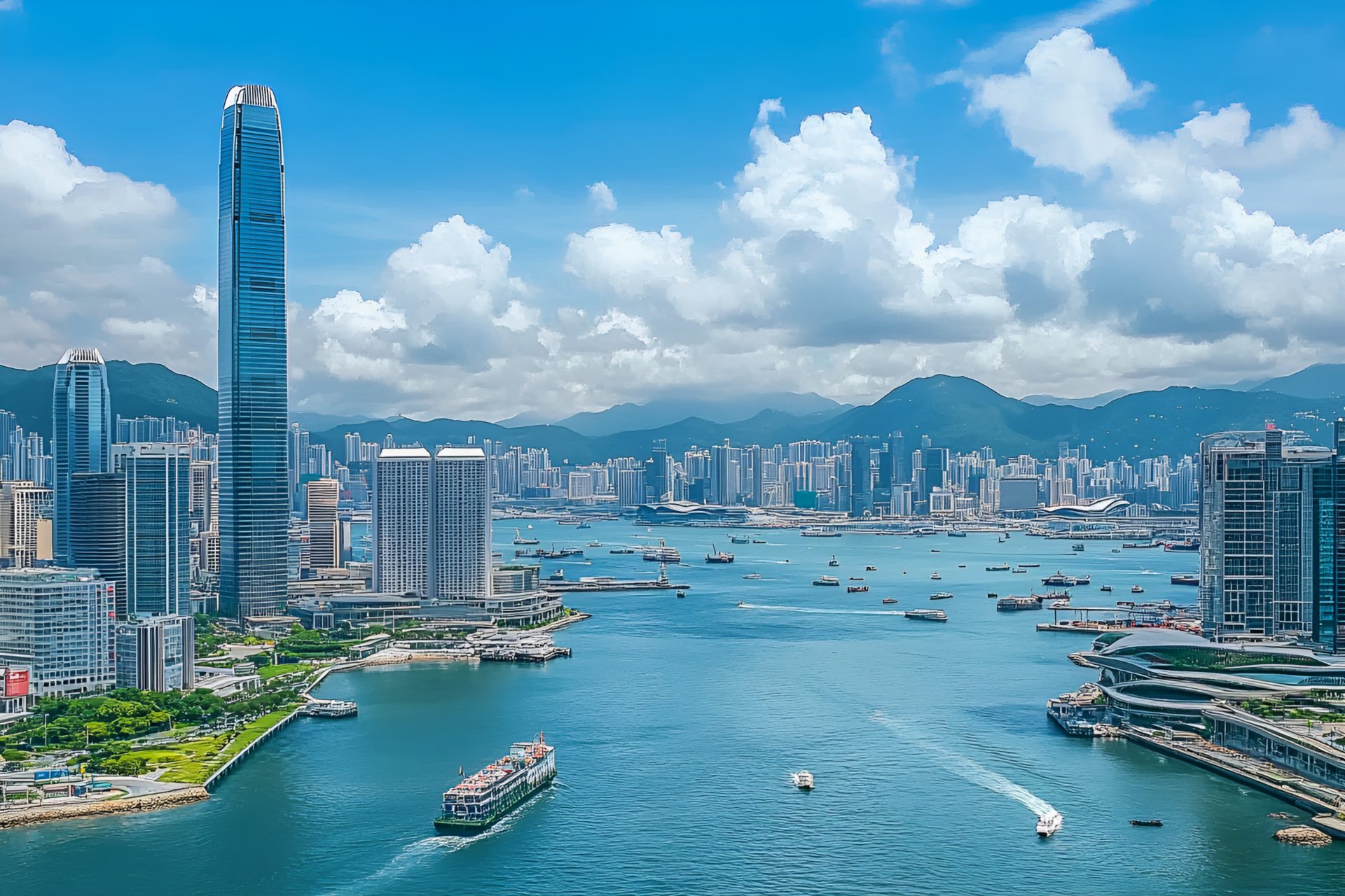 航拍现代都市风光香港维多利亚港天际线蓝天白云港湾船只商业照片（仅供交流学习非商用）