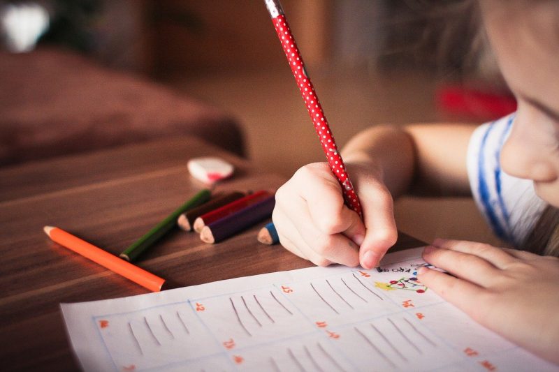 北京中小学可接收外籍人员子女入学！网友：我想当外国人